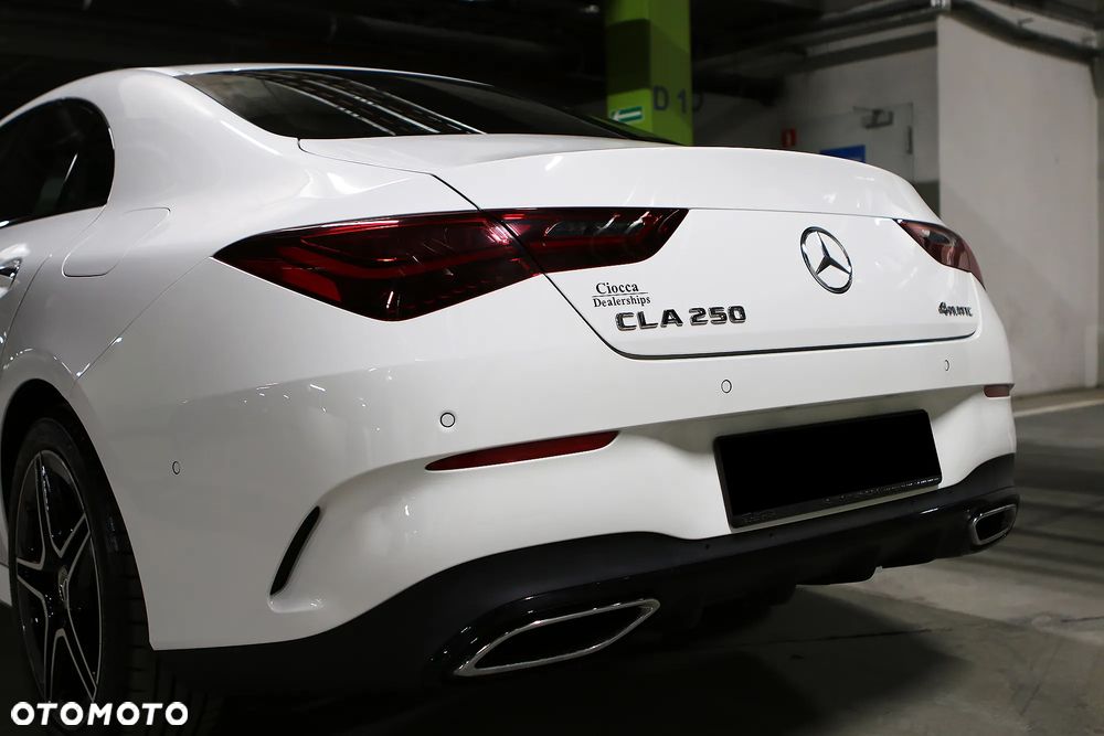 Mercedes-Benz CLA 250 4Matic 7G-DCT AMG Line - 11