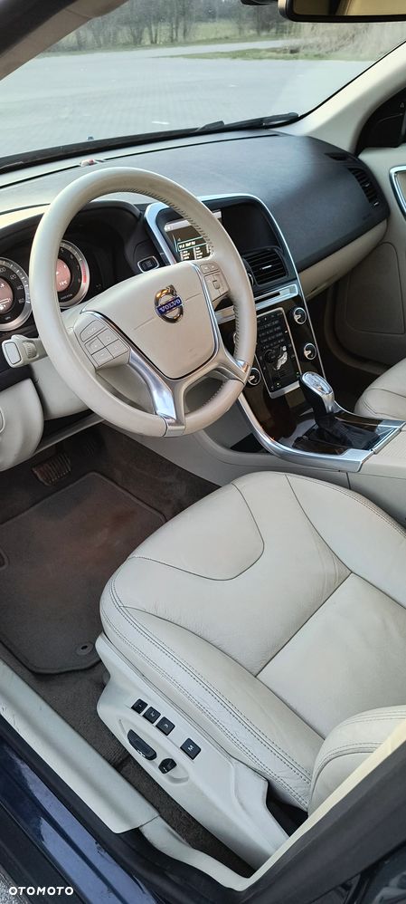 Volvo XC 60 T6 AWD Momentum - 11