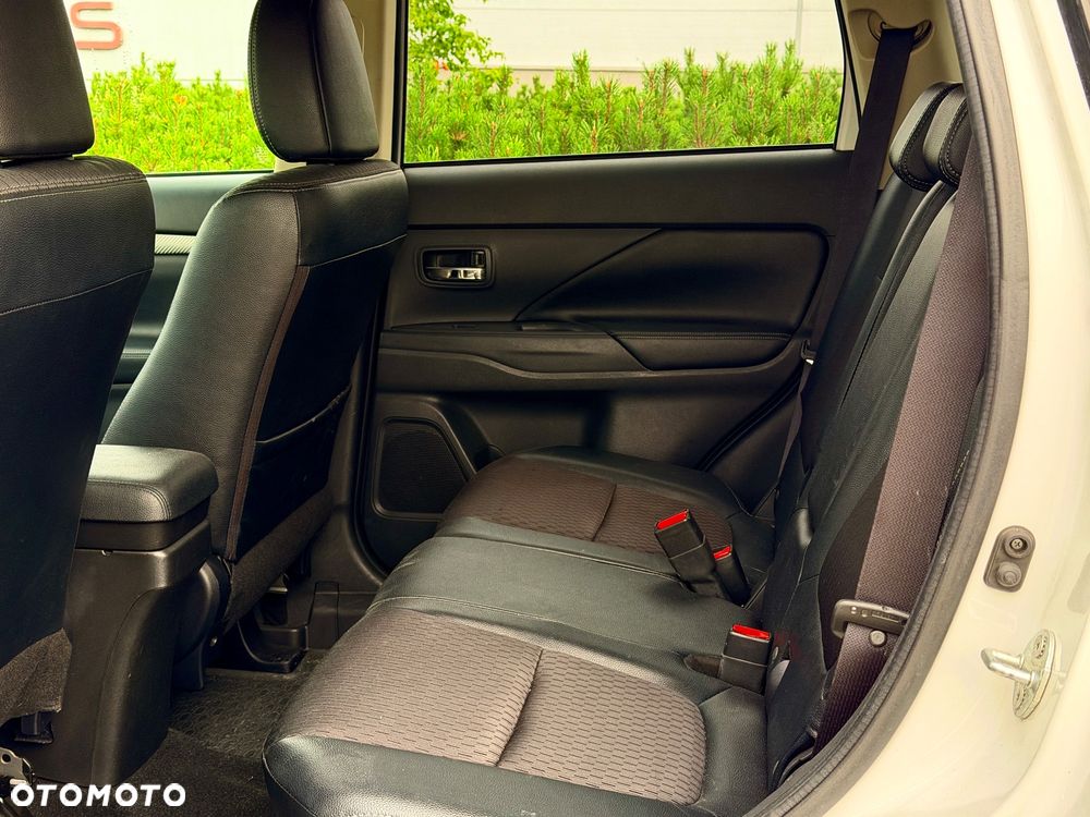 Mitsubishi Outlander 2.2 DID Instyle Navi 4WD - 9