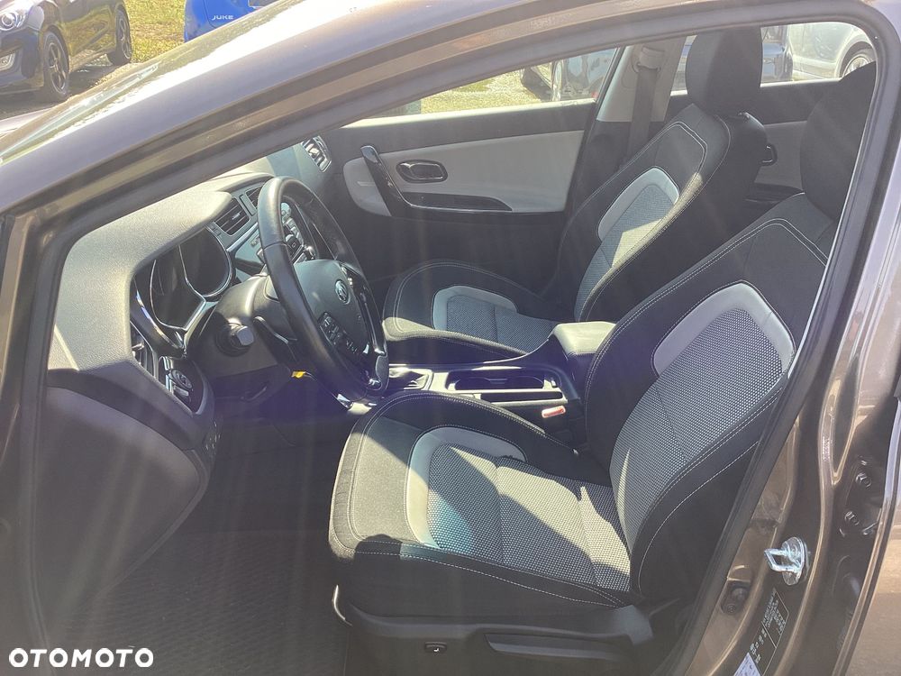 Kia Ceed 1.6 GDI Dream Team Edition - 9