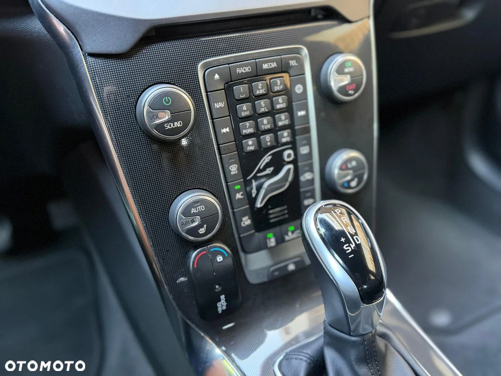 Volvo V40 Cross Country D3 Geartronic Momentum - 16