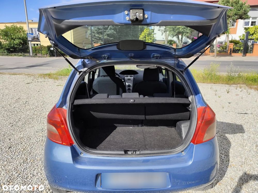 Toyota Yaris 1.3 - 6