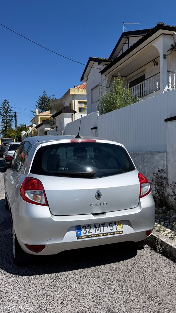 Renault Clio 1.2 16V Confort - 2