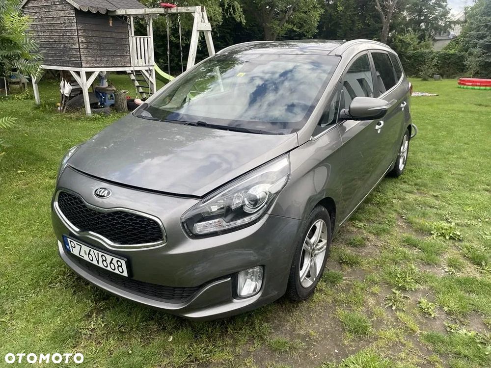 Kia Carens - 4