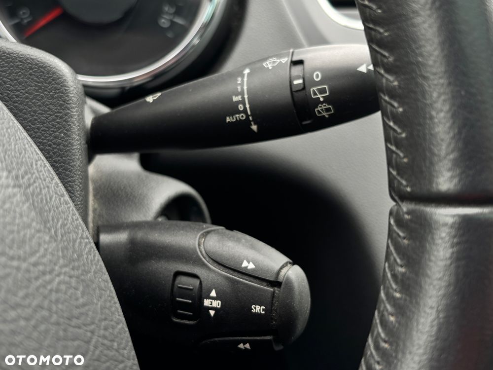 Peugeot 5008 1.6 THP Family 7os - 24