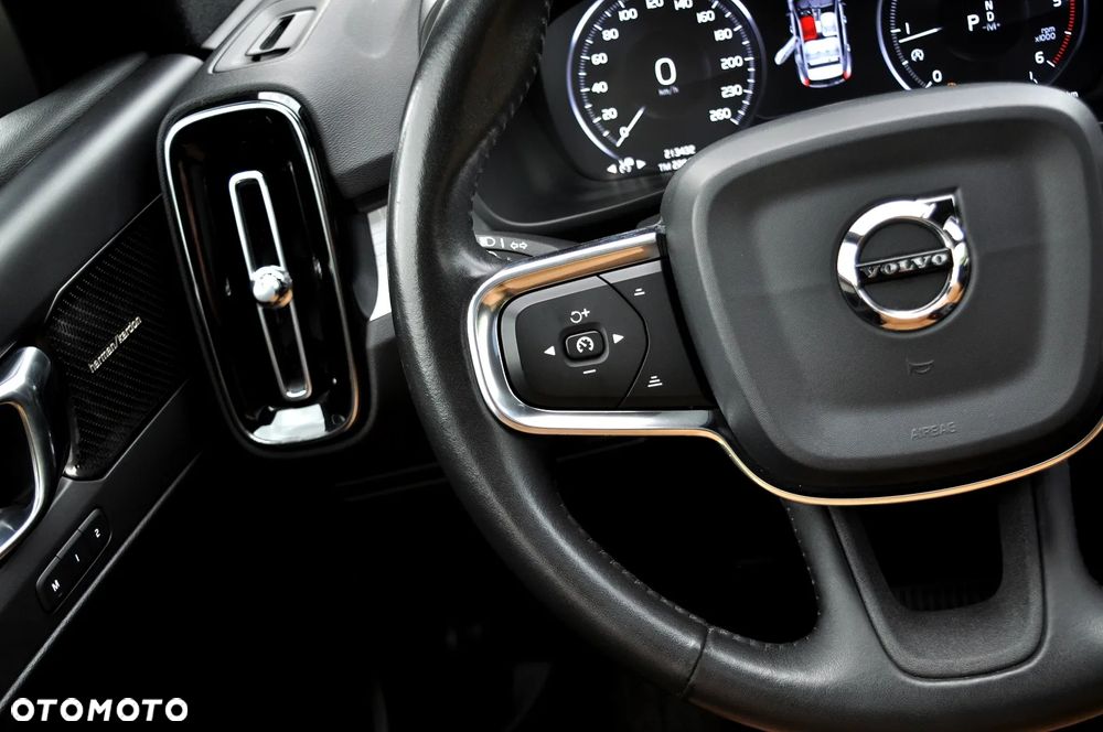Volvo XC 40 D4 AWD Momentum Pro - 35