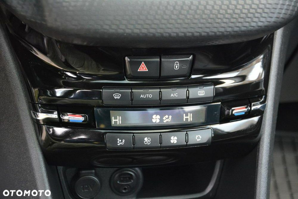 Peugeot 2008 1.2 Pure Tech GPF Allure S&S - 31