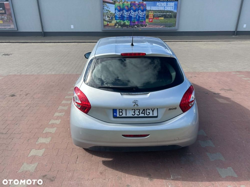 Peugeot 208 - 4