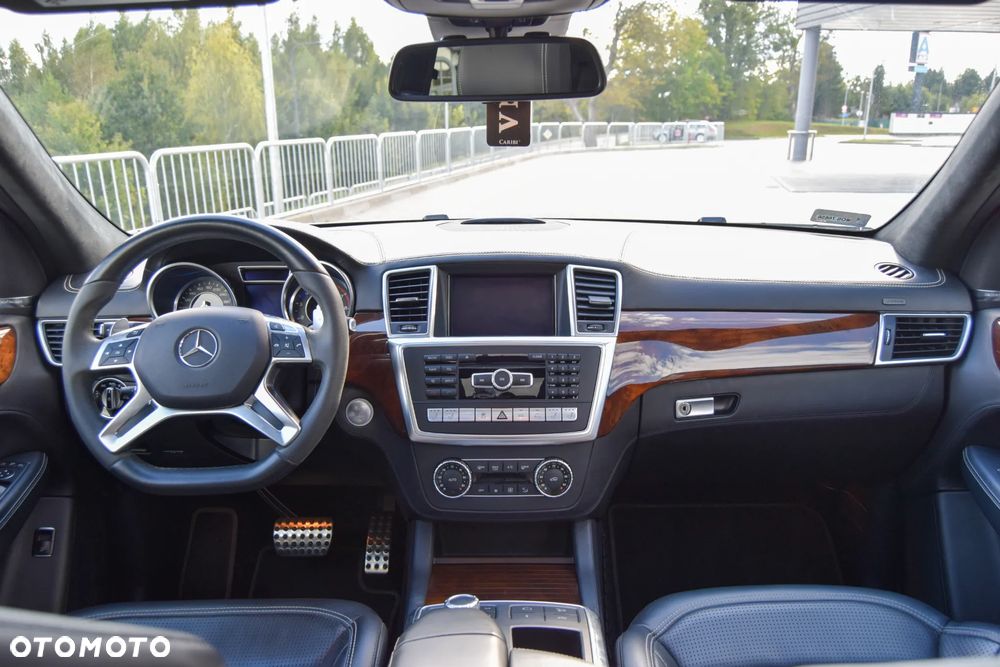 Mercedes-Benz ML 63 AMG 4Matic AMG SPEEDSHIFT 7G-TRONIC AMG Performance Package - 31