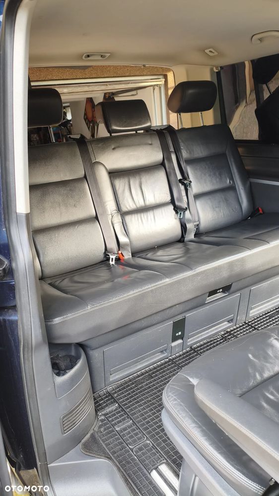 Volkswagen Multivan - 24