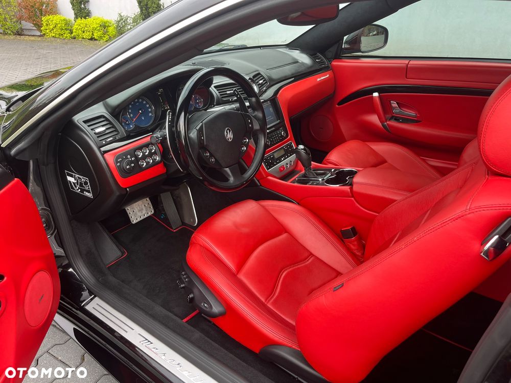Maserati GranTurismo S Automatik - 12