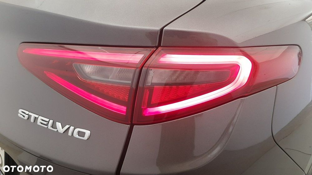 Alfa Romeo Stelvio - 12