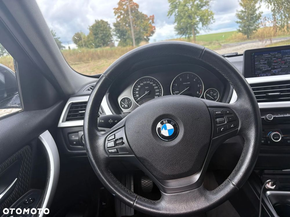 BMW Seria 3 320d - 10