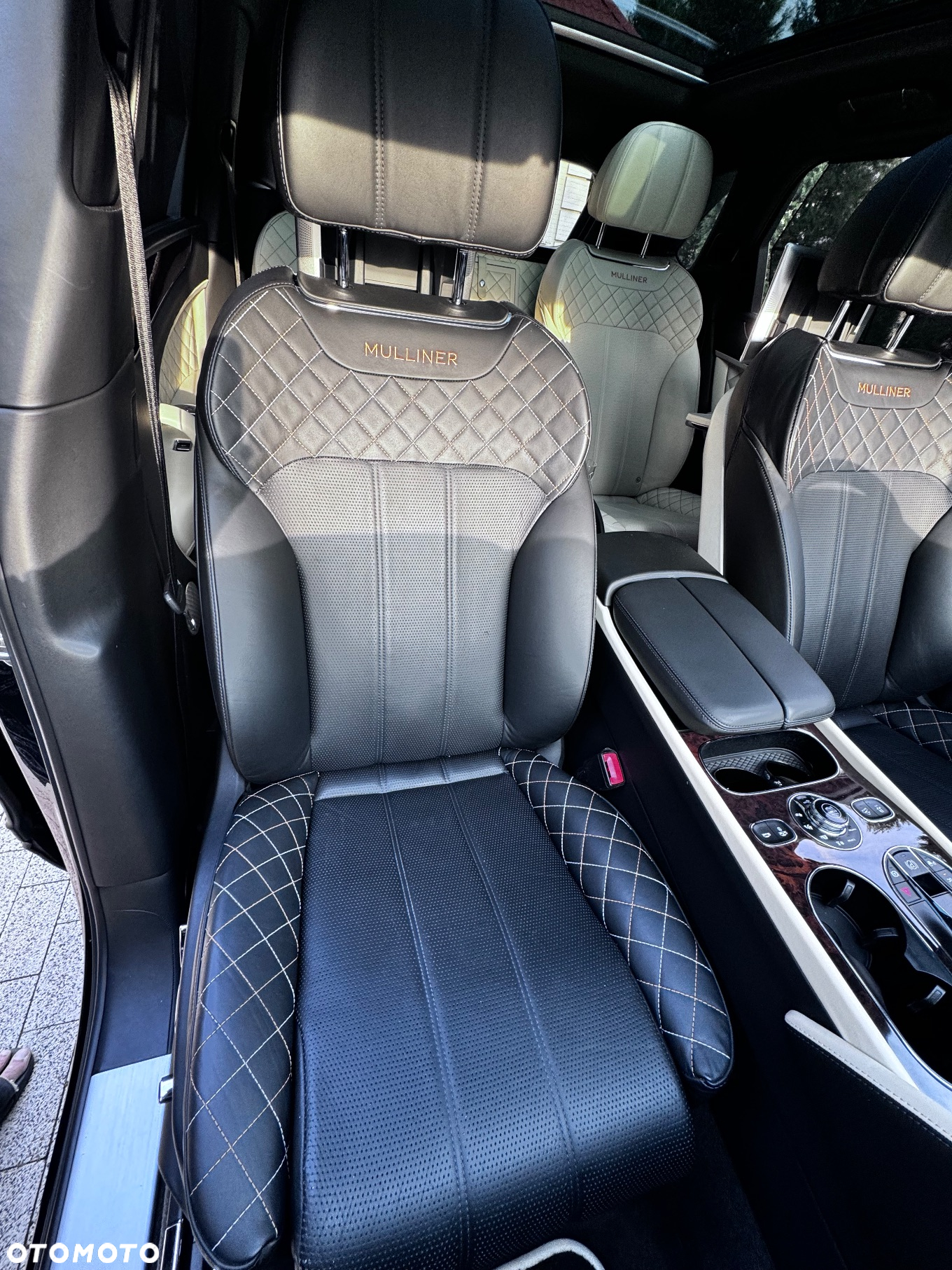 Bentley Bentayga W12 Mulliner - 17