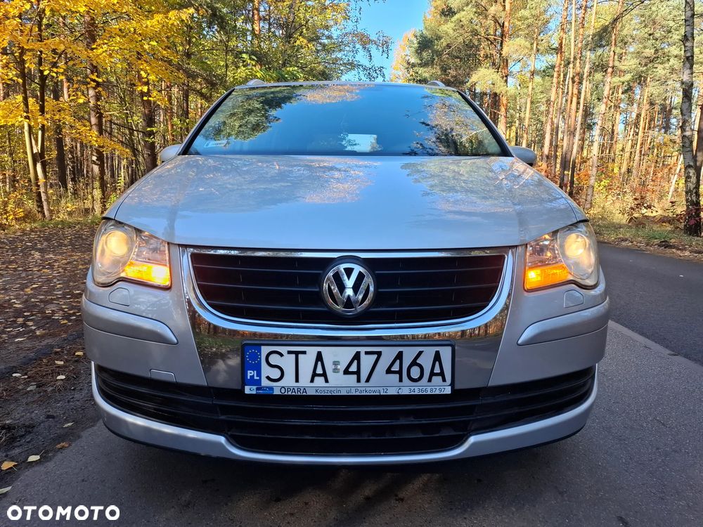 Volkswagen Touran 2008 photo 3