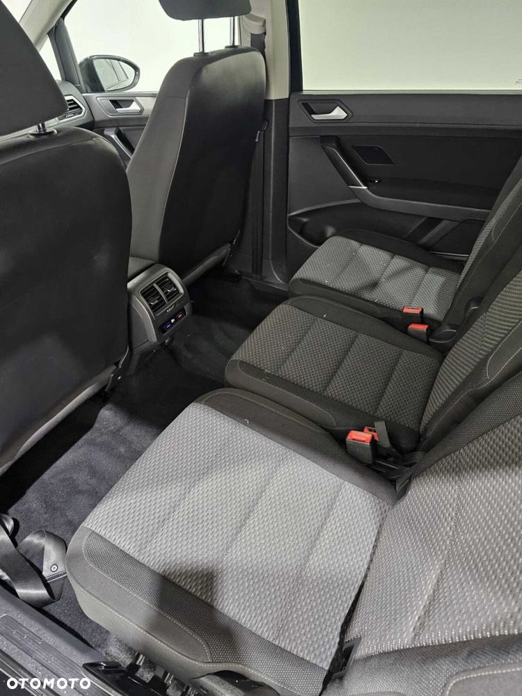 Volkswagen Touran - 10