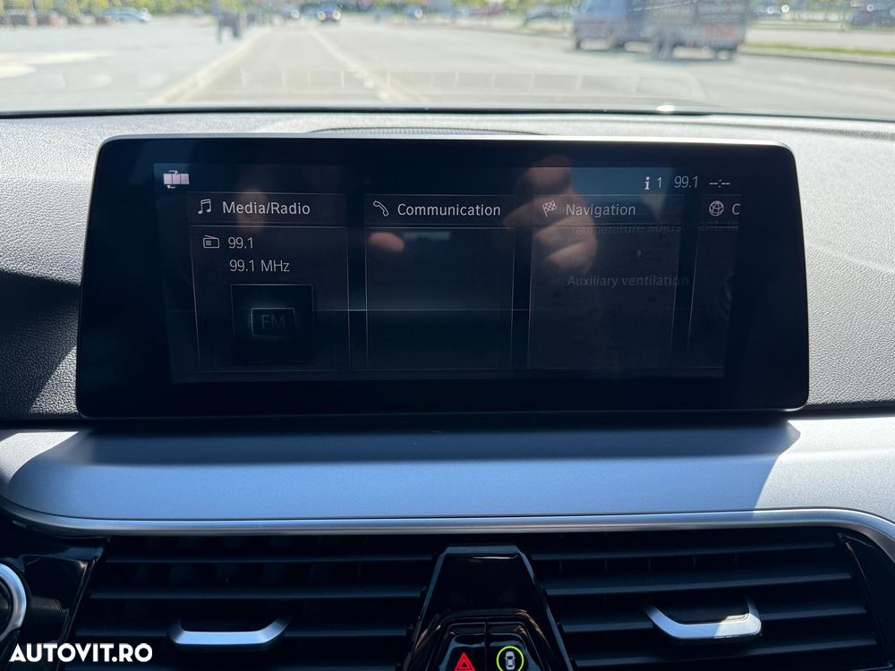 BMW Seria 5 520d Sport Line - 27