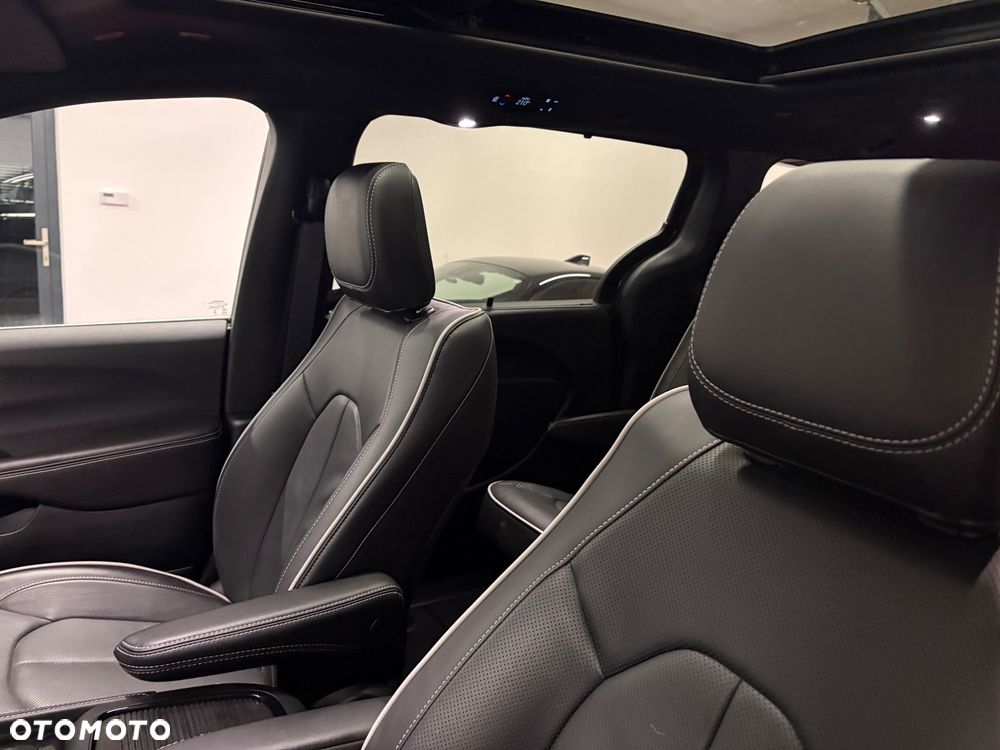 Chrysler Pacifica - 17