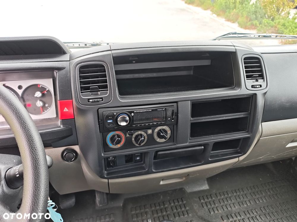 Renault Maxity - 21