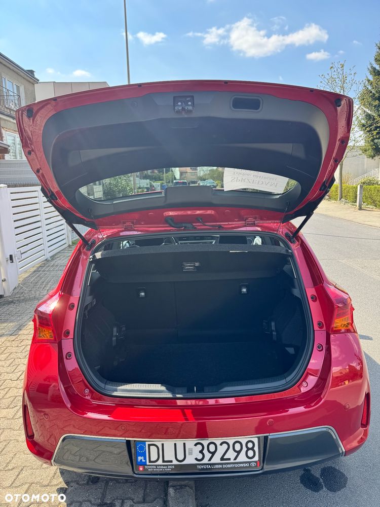 Toyota Auris ver-1-8-hsd-luna - 17