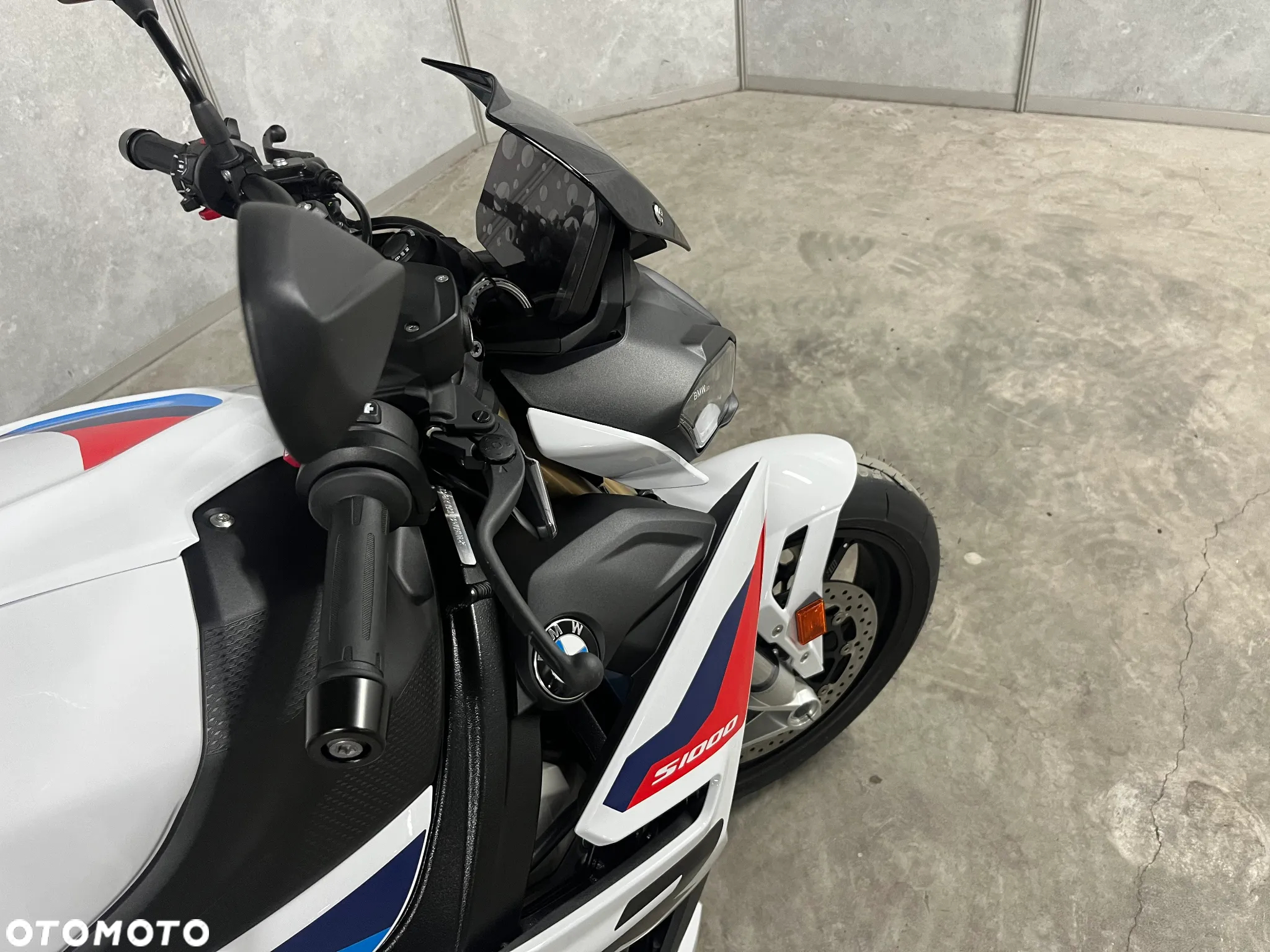 BMW S - 10