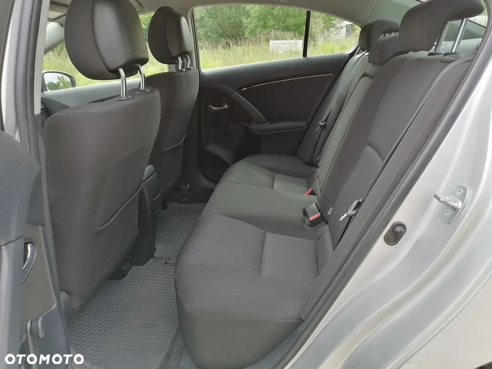 Toyota Avensis 2.0 D-4D 2010 - 8