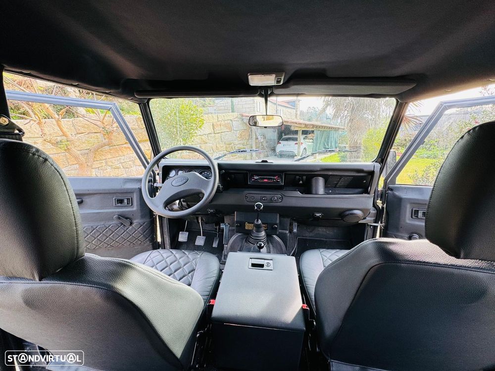 Land Rover Defender - 17