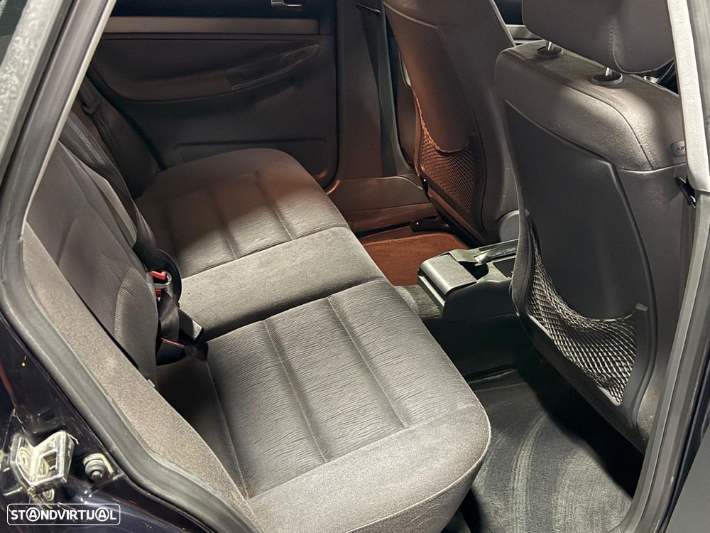 Audi A4 1.6 Confort - 10