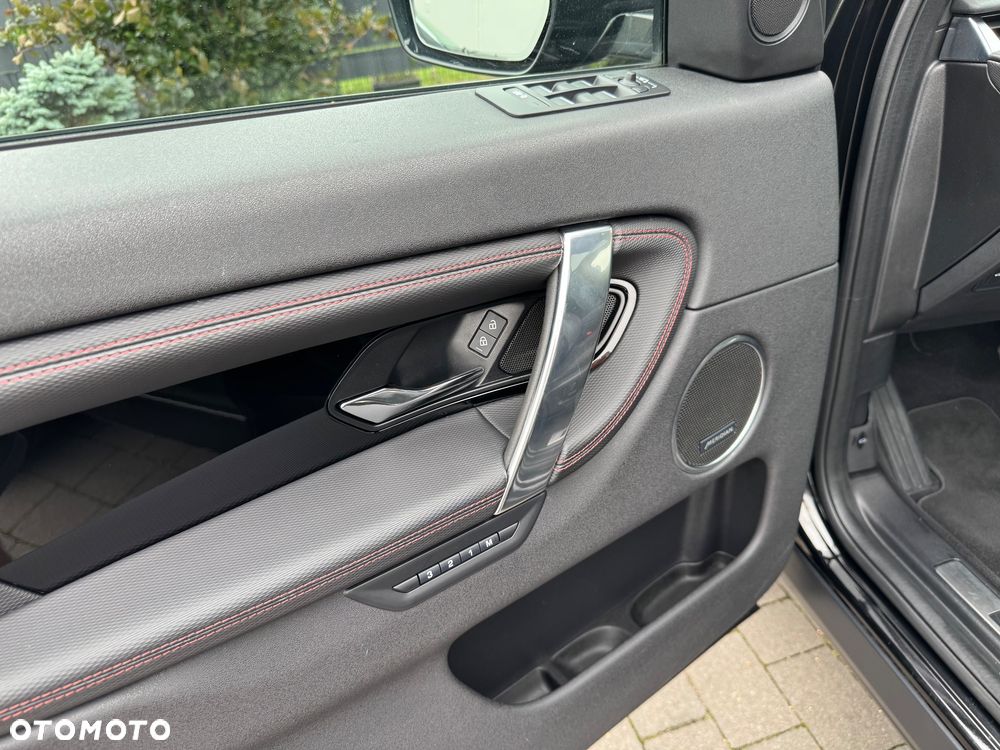 Land Rover Discovery Sport P300e R-Dynamic HSE - 16