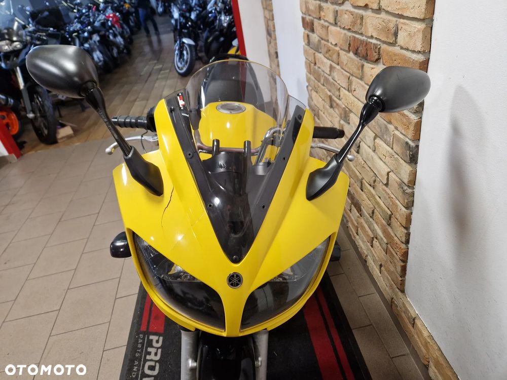 Yamaha FZS - 27