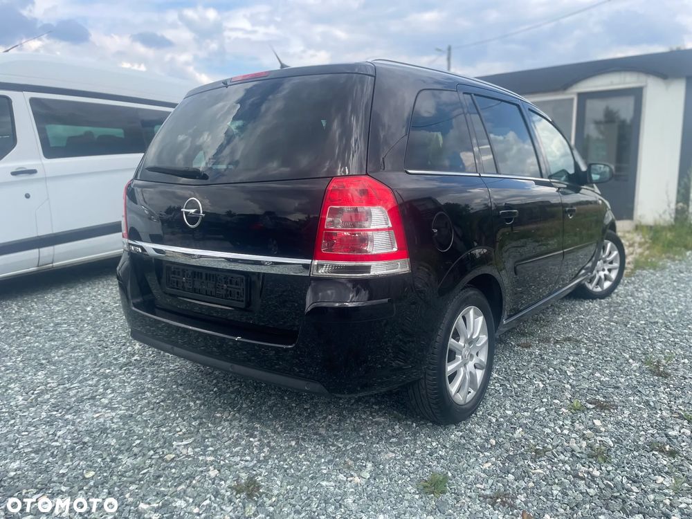 Opel Zafira 1.8 Cosmo Easytronic - 3