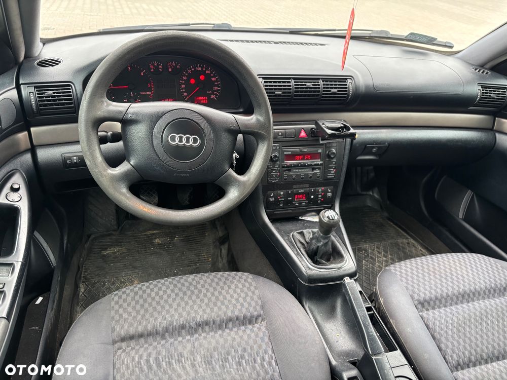 Audi A4 Limousine - 10