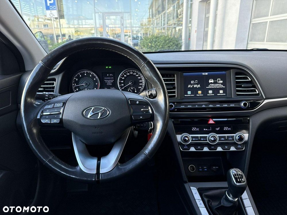 Hyundai Elantra 1.6 Comfort Premiere - 15