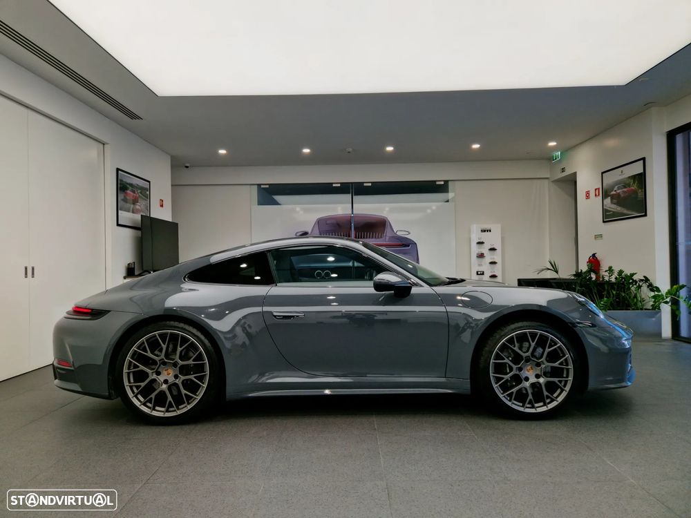 Porsche 911 (992) Carrera - 12