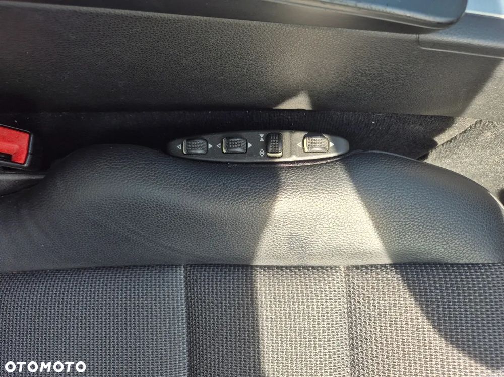 Mercedes-Benz Klasa C 320 CDI DPF 4Matic 7G-TRONIC Avantgarde - 17