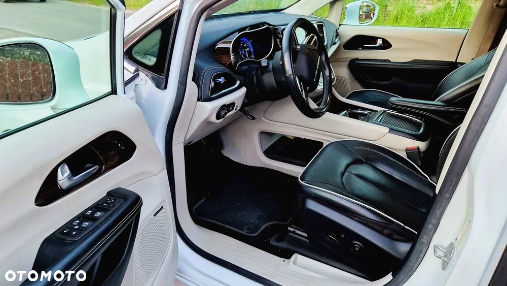 Chrysler Pacifica - 13