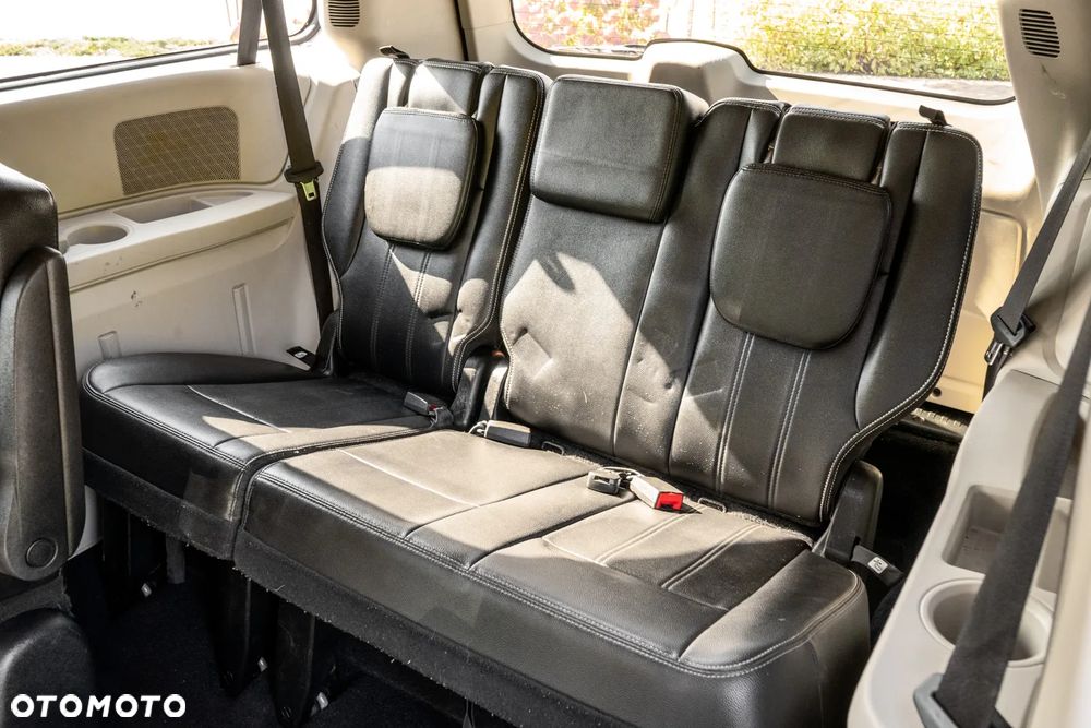 Chrysler Town & Country 3.6 Limited - 34