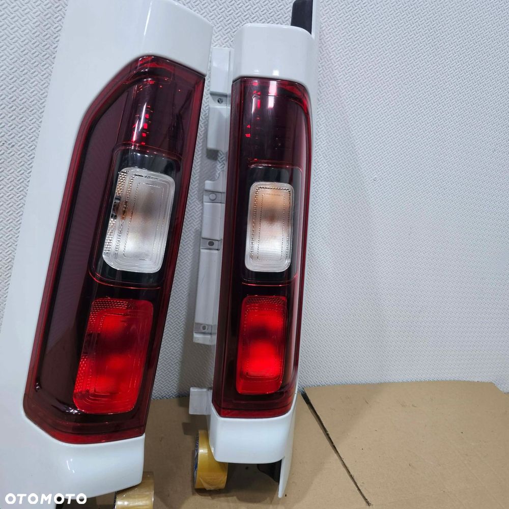 renault trafic iii iv 4 lampa tył tylna lewa prawa narożnik - 3