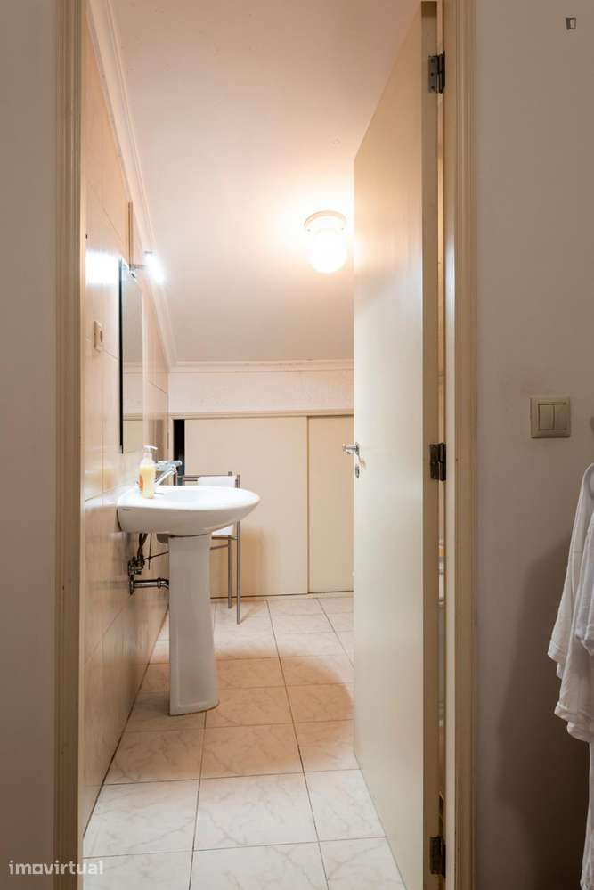 Quarto - localizado em Paranhos Porto - Grande imagem: 5/12