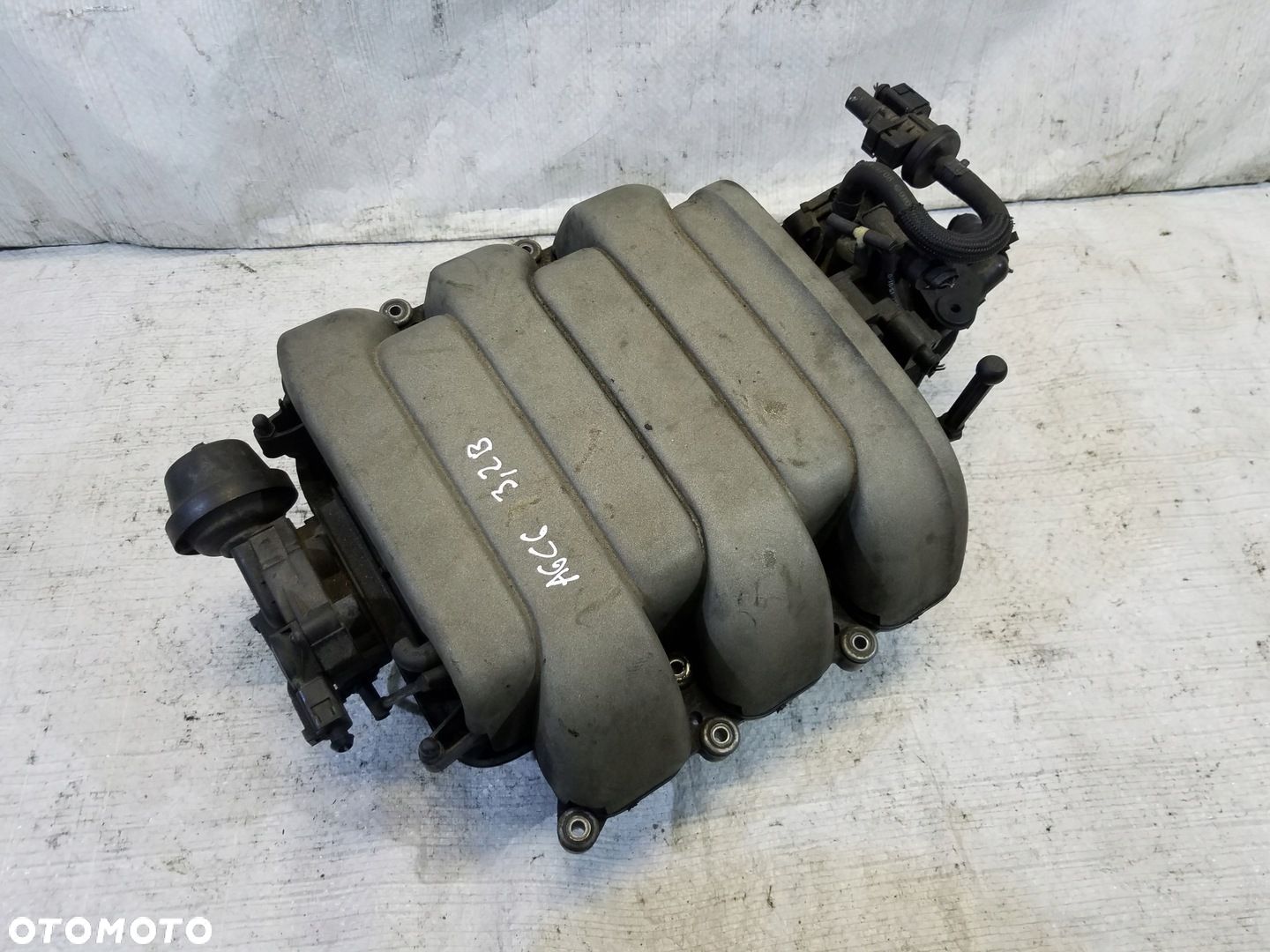 KOLEKTOR SSĄCY AUDI A6 C6 3.2 FSI 06E133210K - 1