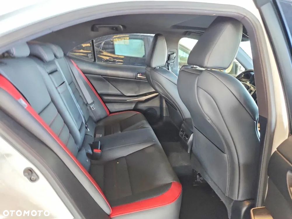 Lexus IS 200t - 9
