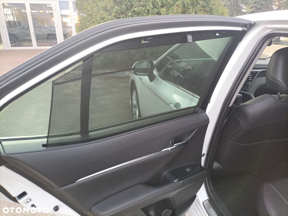 Toyota Camry 2.5 Hybrid Executive CVT - 18