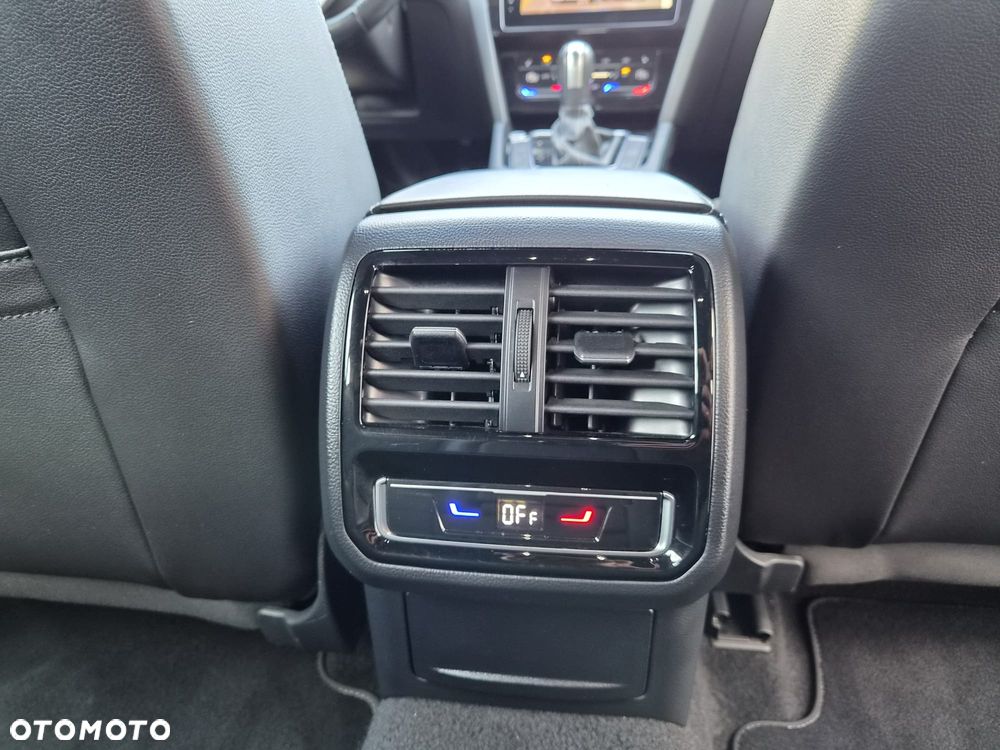 Volkswagen Passat - 13
