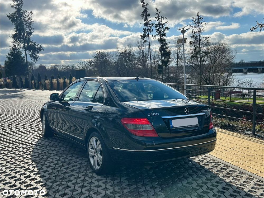 Mercedes-Benz Klasa C 180 CGI BlueEFFICIENCY Avantgarde - 7