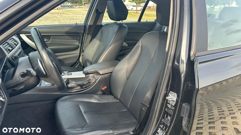 BMW Seria 3 320d xDrive - 16