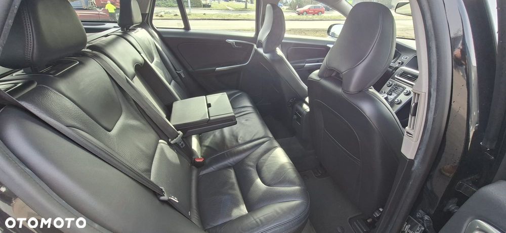 Volvo V60 D6 AWD Plug-in Hybrid Summum - 22