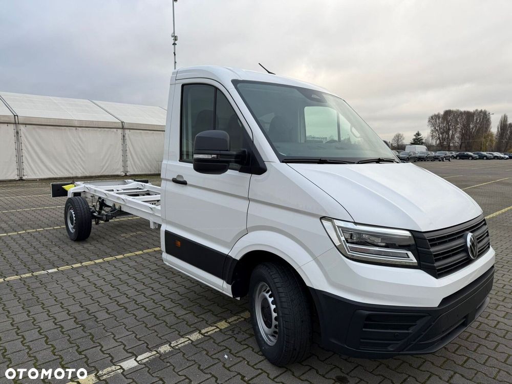 Volkswagen Crafter Crafter 35 Podwozie z pojedynczą kabiną silnik: 2,0 l EURO VI SCR 163 KM / skrzynia biegów: Przedni napęd automatyczna 8-biegowa rozstaw osi: 4490 mm - 3