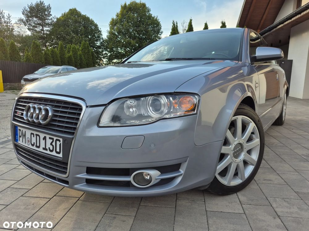 Audi A4 Limousine - 1
