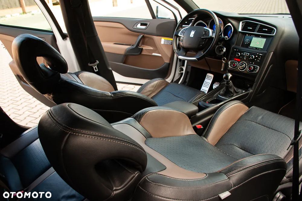 Citroën DS4 HDi 165 SoChic - 24