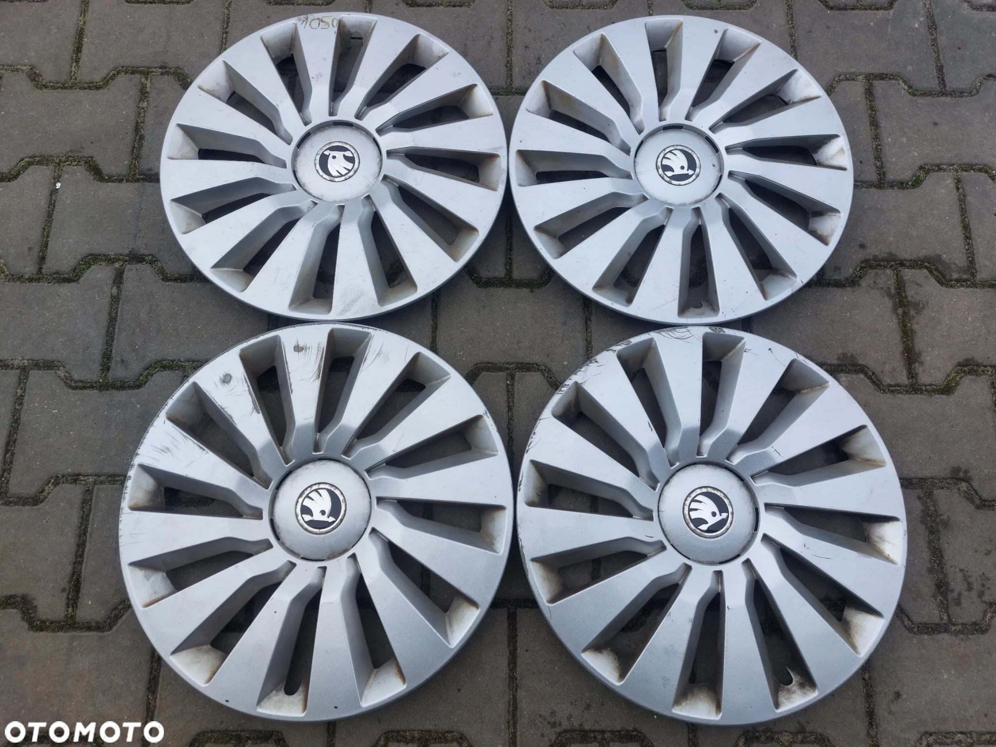 SKODA OCTAVIA III KOŁPAKI R16 KOMPLET KOŁPAKÓW ORYGINAŁ 5E0601147D - 1